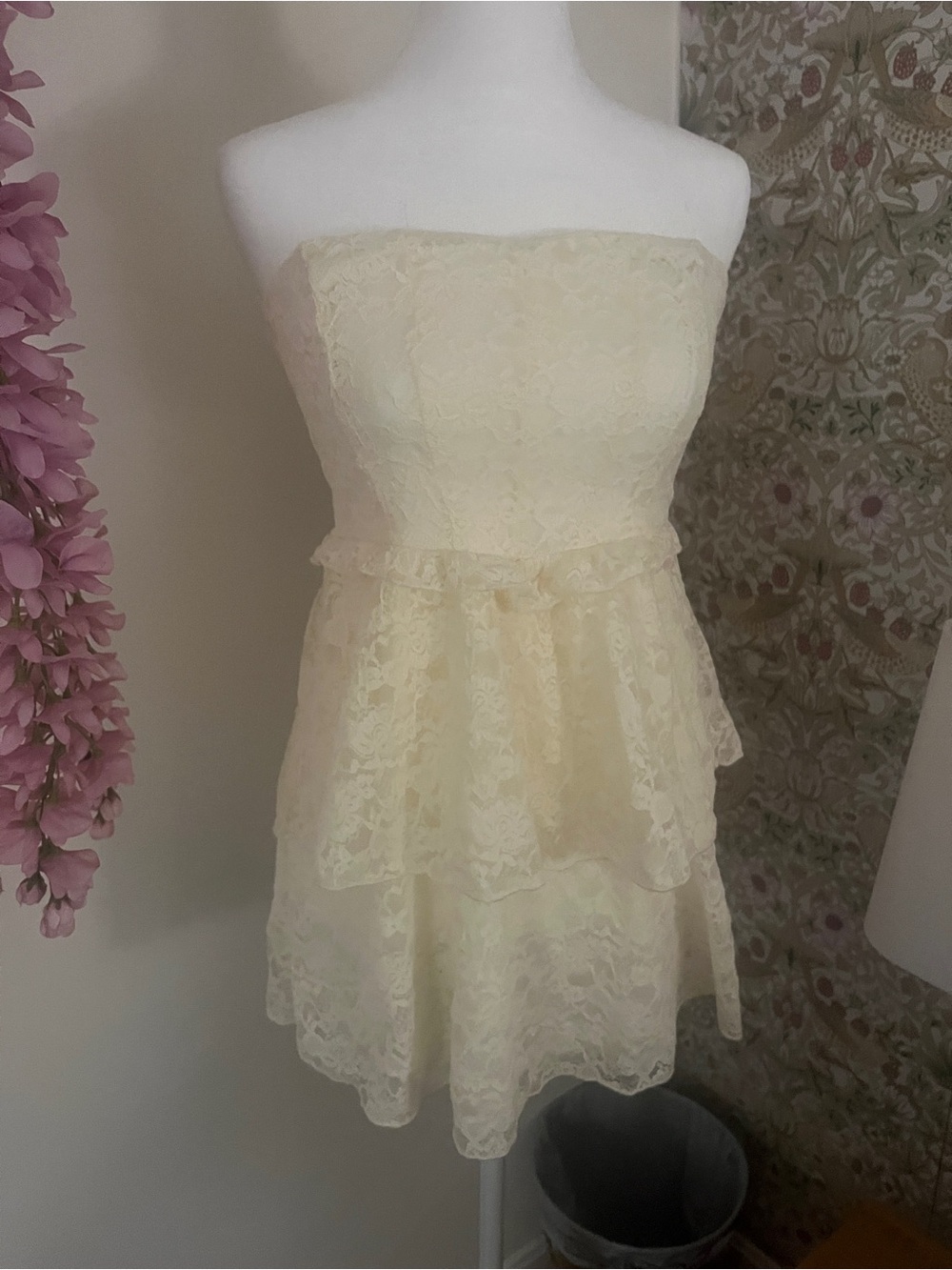 Strapless Lace Peplum Mini Dress in Pale Cream- no zip stretch back !